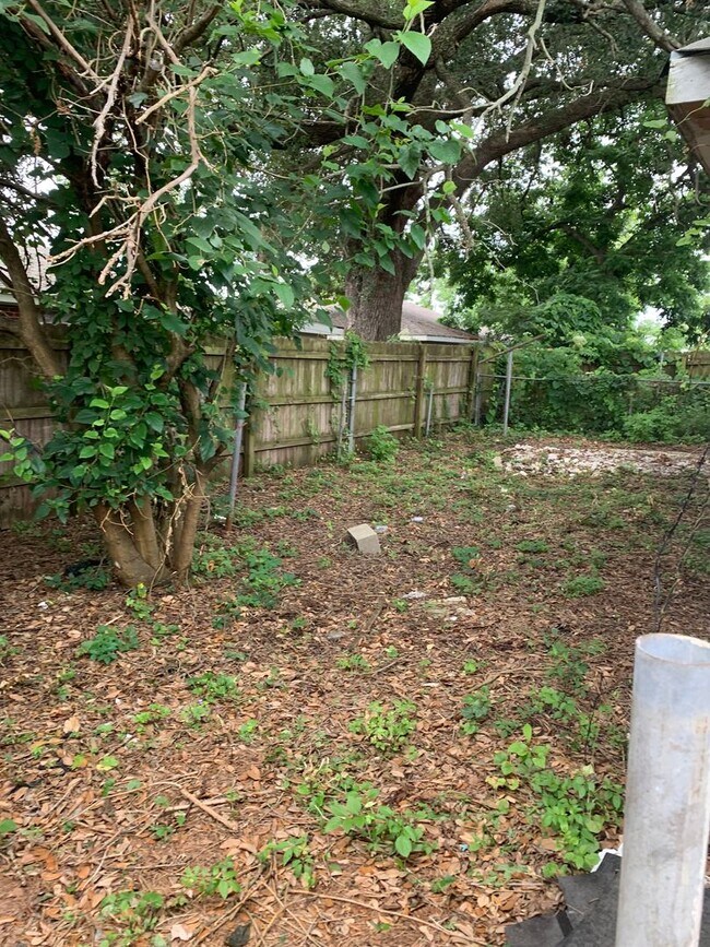 Building Photo - 8710 Dinkins St