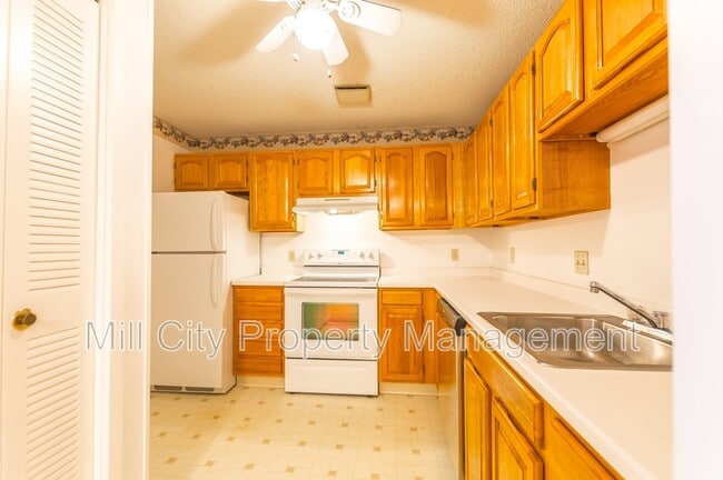 Building Photo - 8 Northbrook Dr