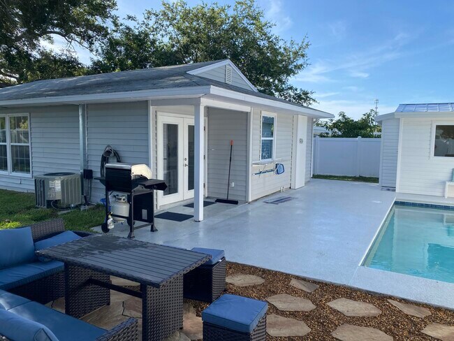 Building Photo - 1510 3rd Ct