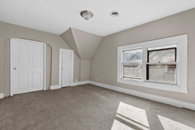 Building Photo - 26th St Milwaukee Duplex