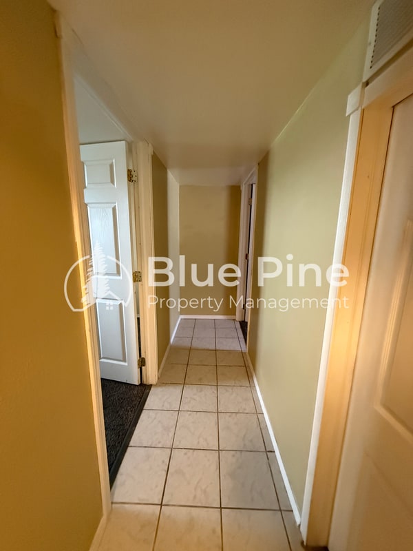 Building Photo - 321 Lomax St