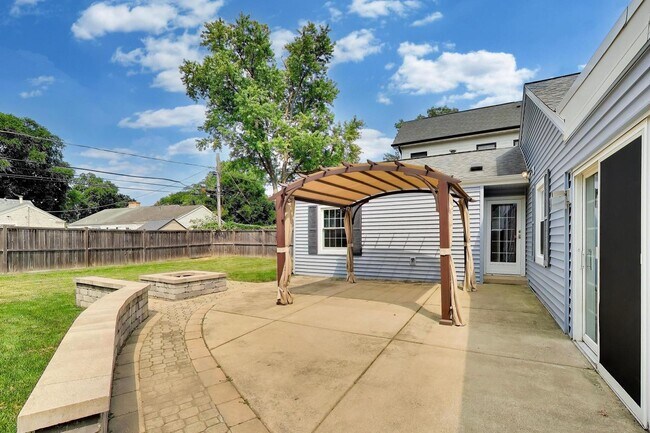 Building Photo - 1706 Illinois Rd