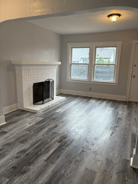 living room with natural light - 447 16th St SE