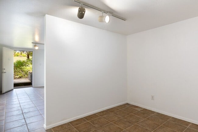 Building Photo - 64-660 Puu Olu Place