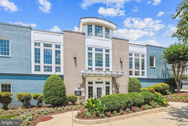 Building Photo - 4129 S Four Mile Run Dr