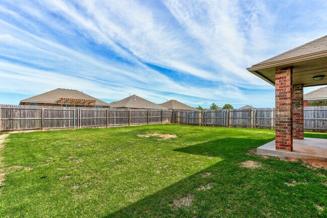 Building Photo - AVAILABLE 3-15-2020  FOR OCCUPANCY IN YUKON, MUSTANG SCHOOLS!