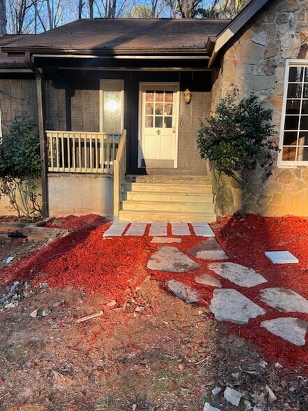 Building Photo - 180 Little Creek Dr