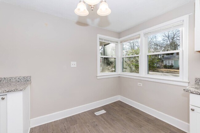 Building Photo - Gorgeous Move-In Ready Home