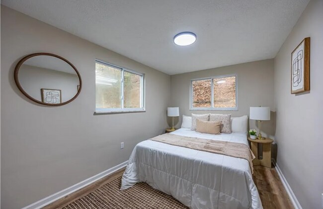 Building Photo - South Fayette Beauty! 4 bedrooms/2 baths