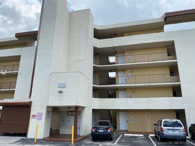 Primary Photo - 8870 Fontainebleau Blvd