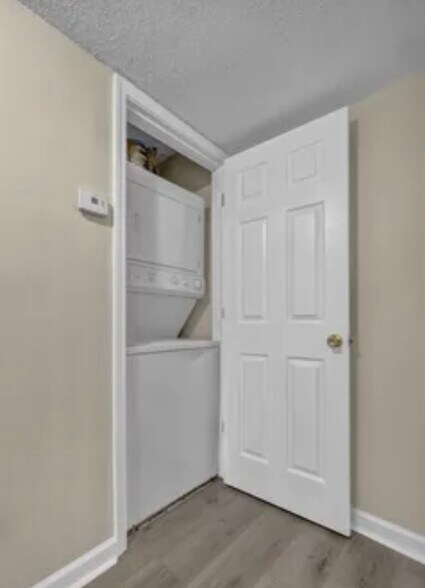 Washer Dryer in Hallway - 4141 Spirea Dr