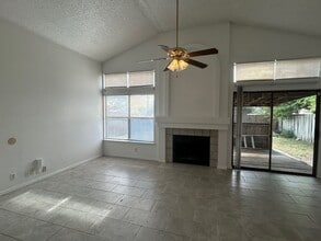 Building Photo - AVAILABLE NOW 4 BED/ 2 BA HOUSE FOR RENT! LP 1604/PUE RD