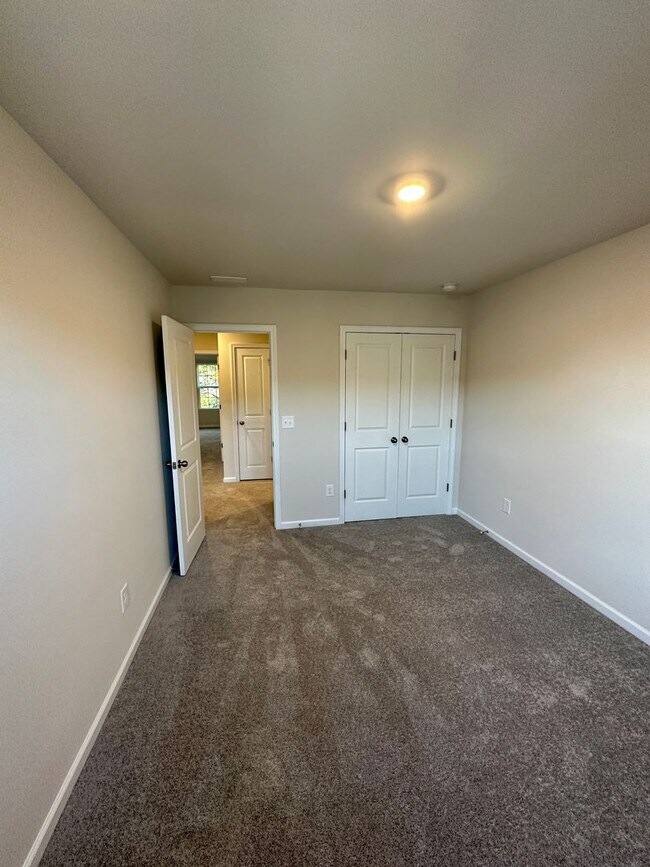 Building Photo - 4BR/3.5 Bath Townhouse in Prime Ballantyne Location; Great Schools