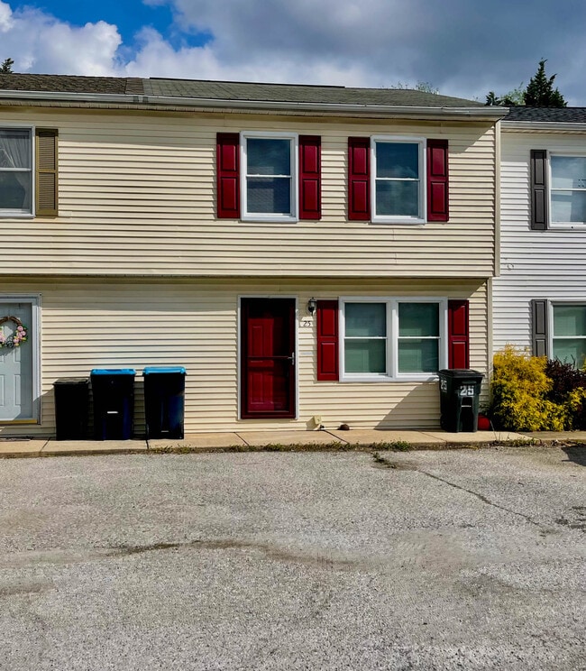 Building Photo - 25 Camelot Ct