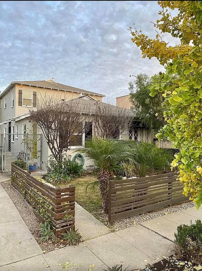 Building Photo - 1740 Carmona Ave