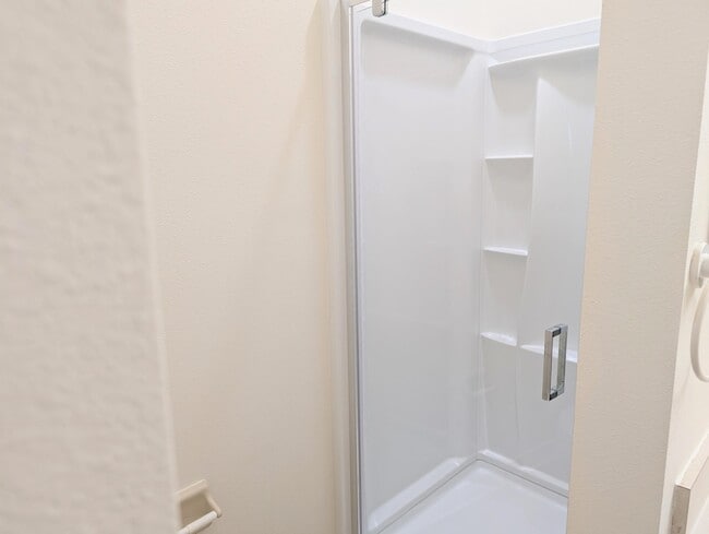 Building Photo - 4004 Crabtree Ave