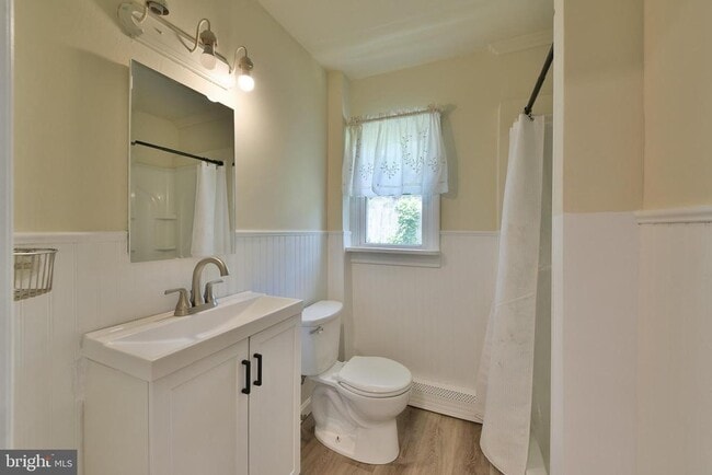 Building Photo - 422 Willow Grove Ave