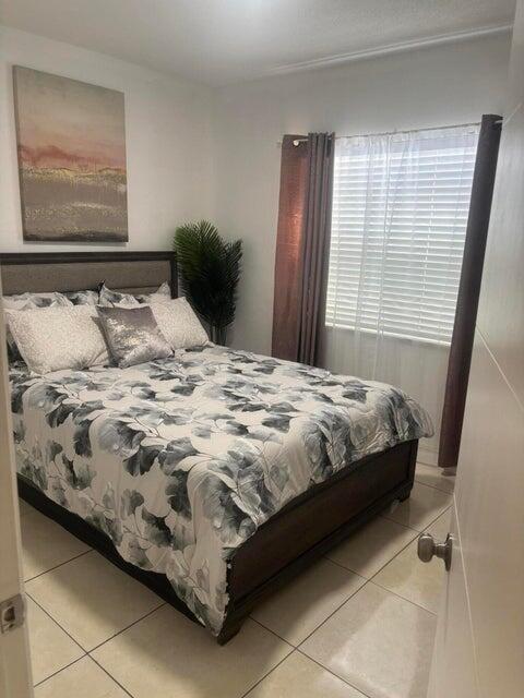 Building Photo - 299 SW 7th St