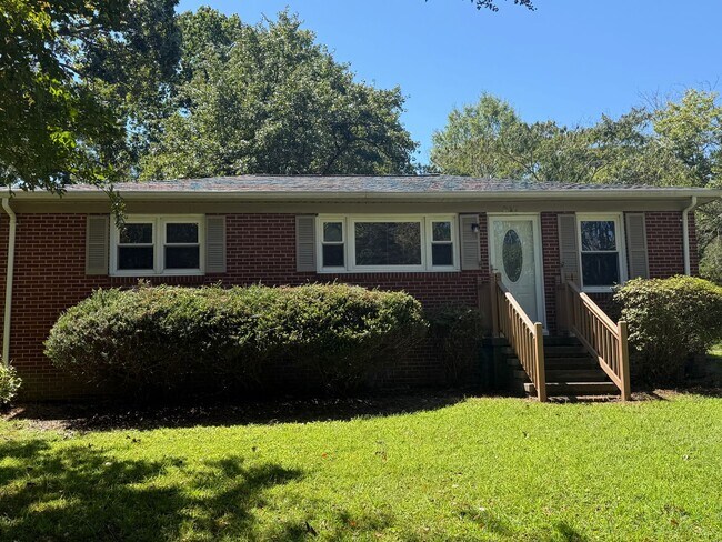 Primary Photo - Three bedroom, 1 bath house in Burlington