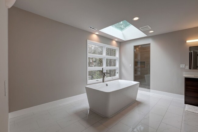 Building Photo - Where Architecture Meets Nature – Private Mercer Island Gem