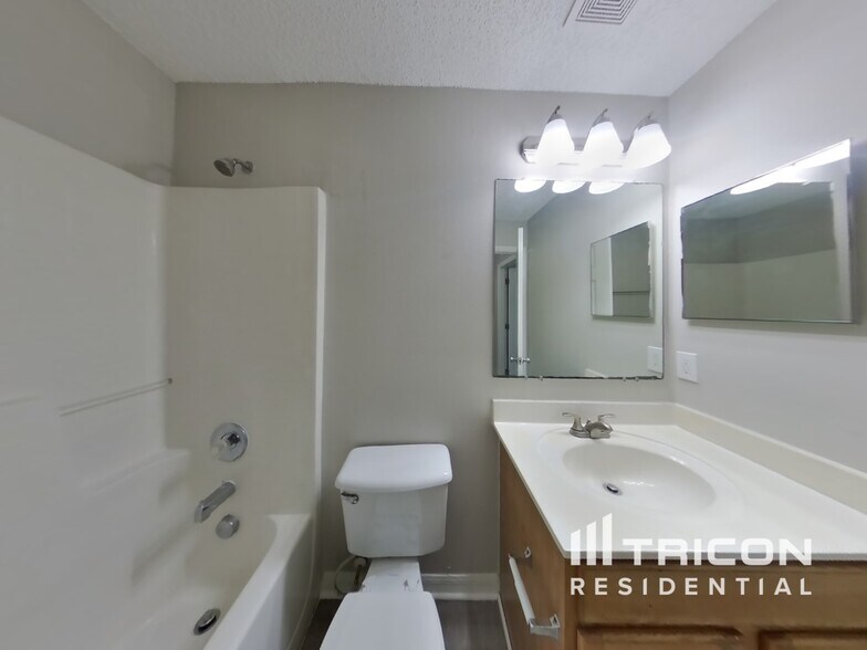 Building Photo - 12266 Glenn Hollow Dr