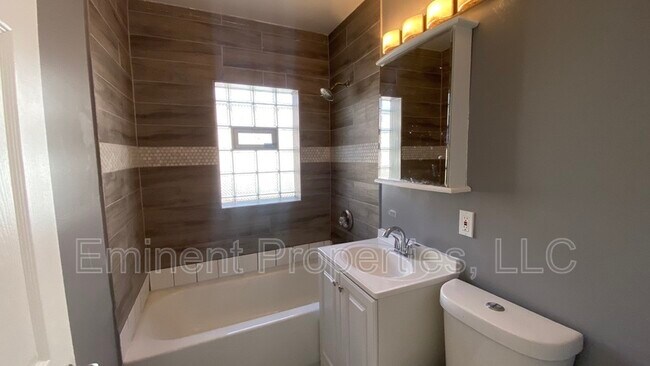 Building Photo - 10628 S Green St