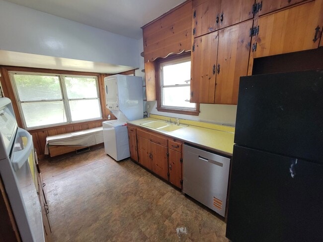 Building Photo - 2 Bedroom 1 Bathroom House!