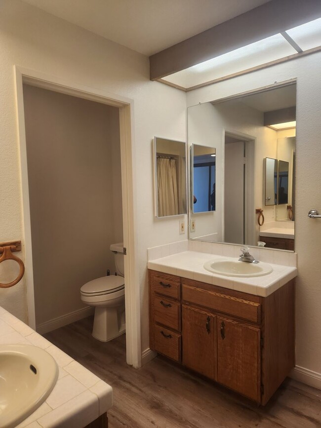 Building Photo - Charming 2-Bedroom, 2-Bathroom Condo for R...