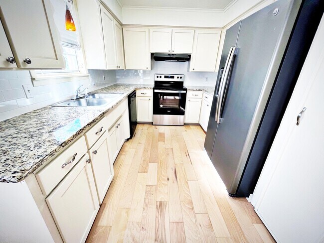 Building Photo - 2823 Amy Ln