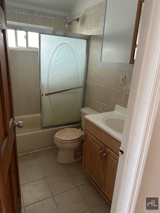 Building Photo - 122 PLACE