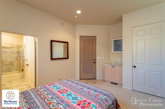 Building Photo - Entrada delight! 6 month lease options!