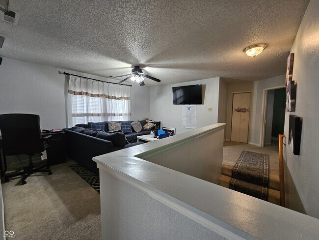 Building Photo - 10633 Cyrus Dr