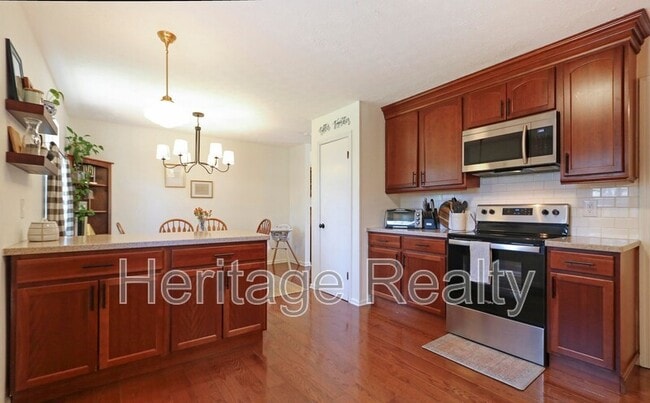 Building Photo - 9608 Clearwater Dr