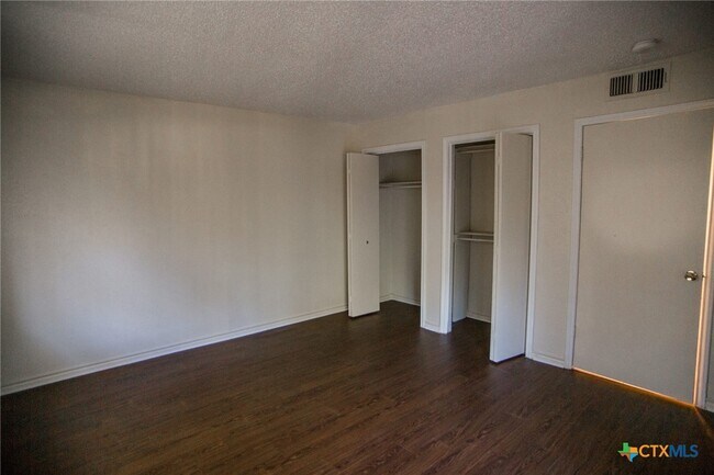 Building Photo - 813 Old Ranch Rd 12