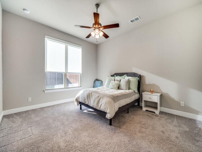 Building Photo - 1913 Renwick Dr