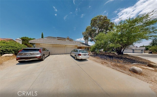 Building Photo - 5637 Redwood Ave