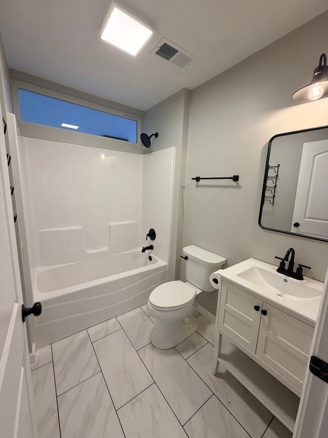 Building Photo - 3/2 Pascagoula