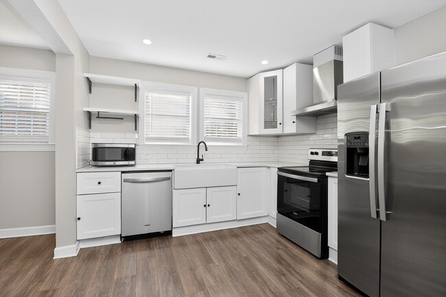 Building Photo - 4044 Dinglewood Ave