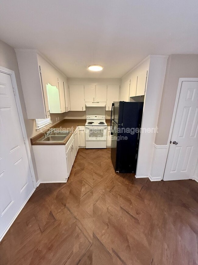 Building Photo - 1880 Clinton Rd