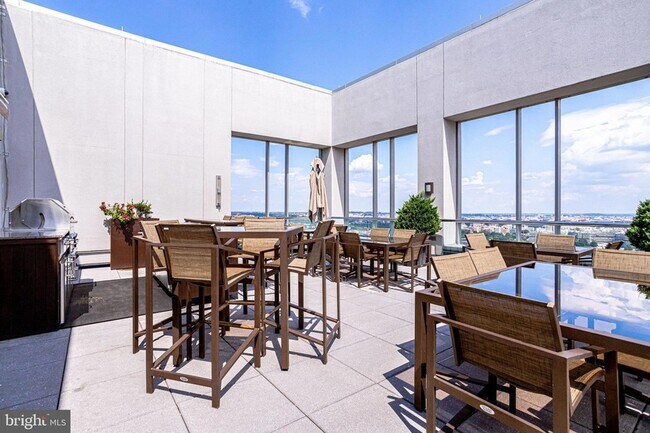 Building Photo - 1111 19th St N