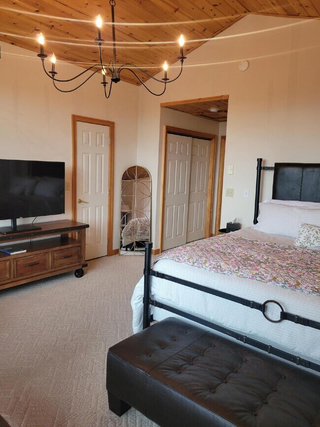 Building Photo - Furnished 3 bedroom, 3.5 bath