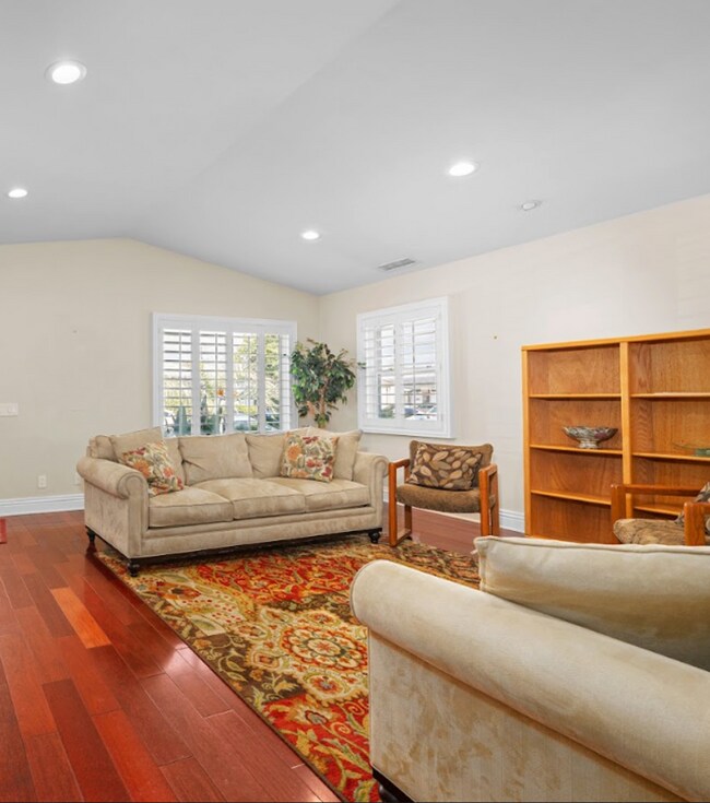 Building Photo - 4952 Rockford Dr