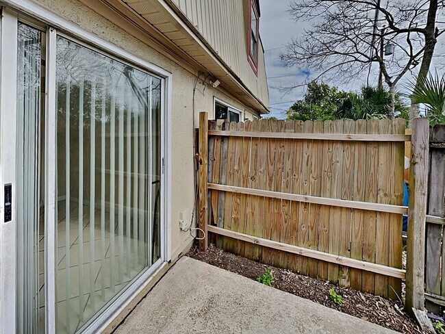 Building Photo - 158 Highland Ave