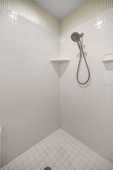 Building Photo - 482 W Fenway Dr