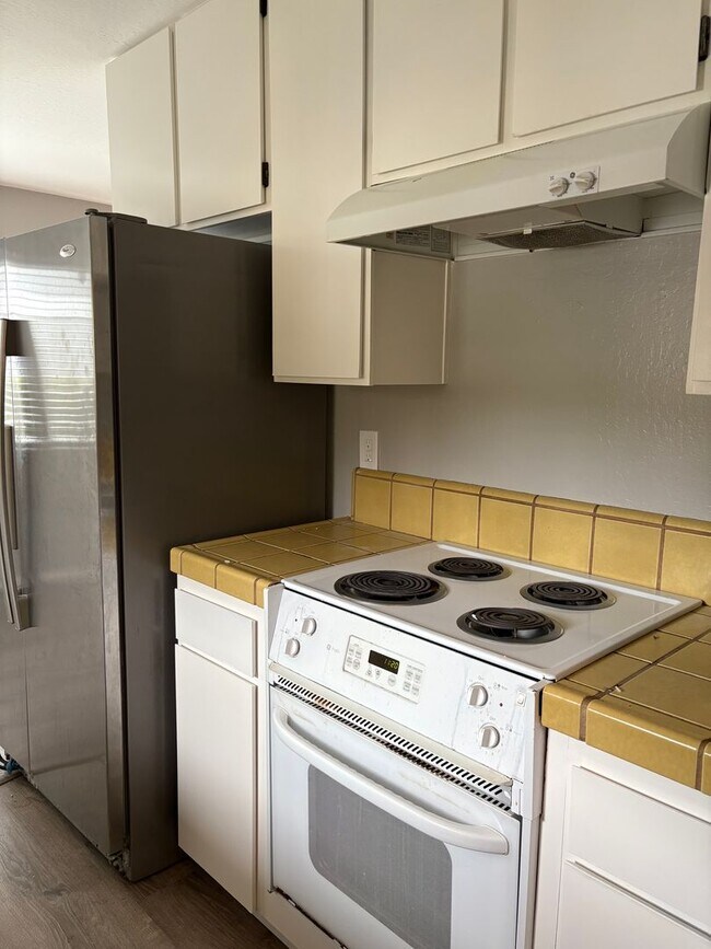 Building Photo - 425 Plum St