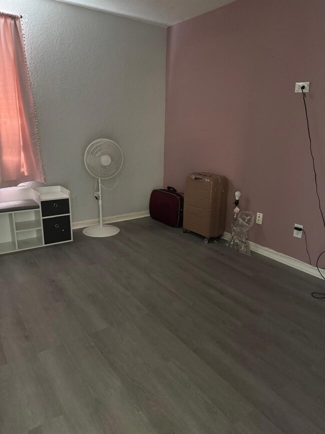 Building Photo - 5665 NW 117th Ave