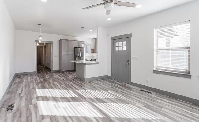 Building Photo - 3 bed 2.5 bath townhome in heart of Meridian