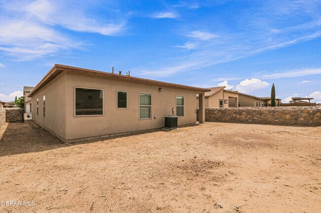Building Photo - 7008 Faxon Dr