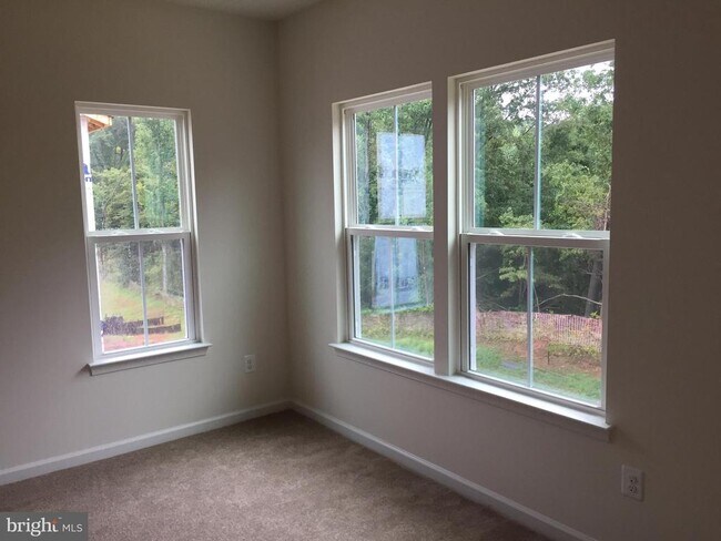 Building Photo - 10749 Hinton Wy