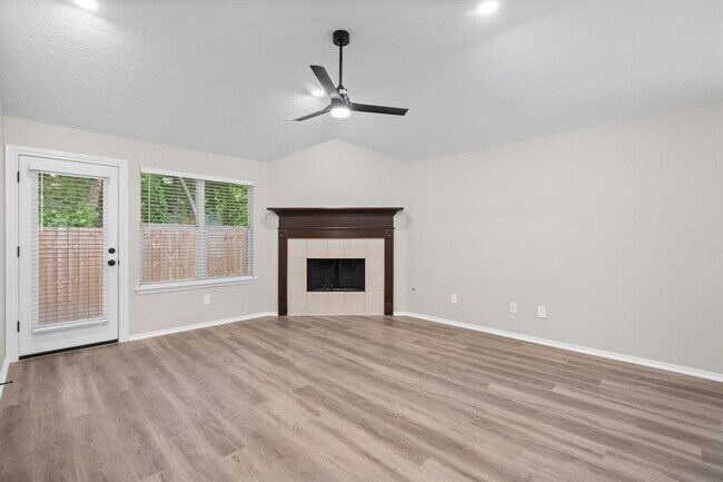 Building Photo - 18464 Sunrise Oaks Ct